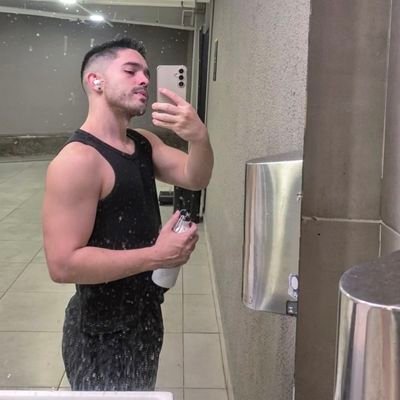 LuanC_Moreira's profile picture. sentimentos e respostas aleatórias