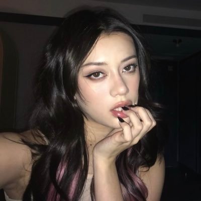 ateneazubacs's profile picture. katsbrina centered femme