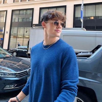 Judefranki69998's profile picture. Born in Leeds, powered by belief |
Supporting🪩
The Whites through every battle