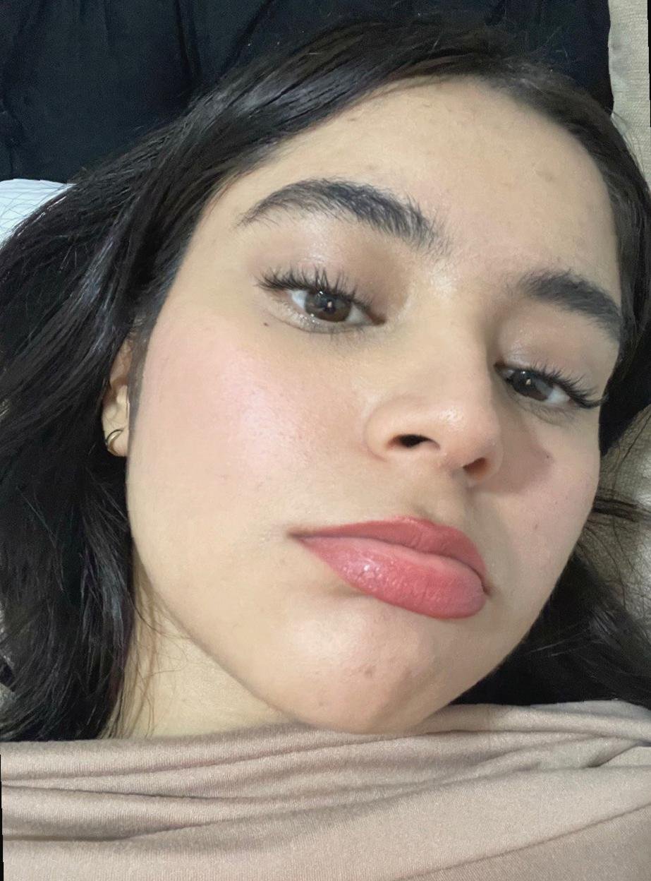 mollygqoe's profile picture. 21 🤍 old page fried so i'm vibing here :/ aspiring napologist, snack diplomat 🍪😭