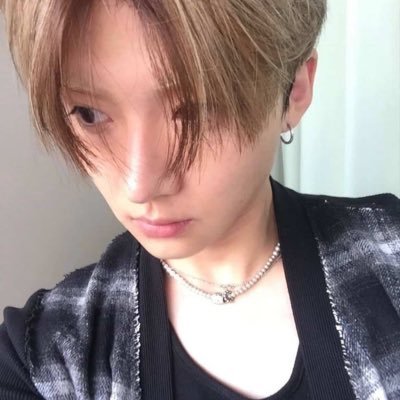 leeswloves's profile picture. 