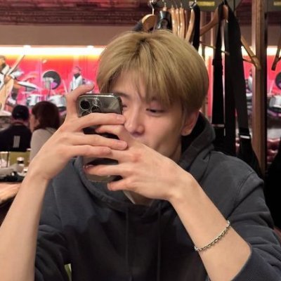 cdmtchltt's profile picture. 🎸⋆⭒˚｡⋆ and right there where we stood was holy ground.

uplb # bs chemistry