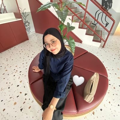 pinkywmn's profile picture. untuk senang dan sedih.