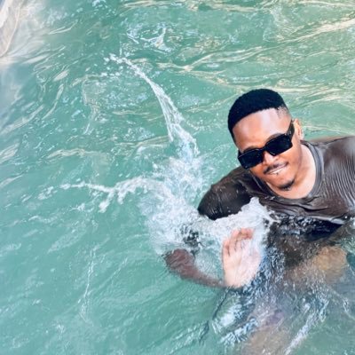 Sechaba_LARGE's profile picture. An Inimitable human. IG: @Sechaba_Large