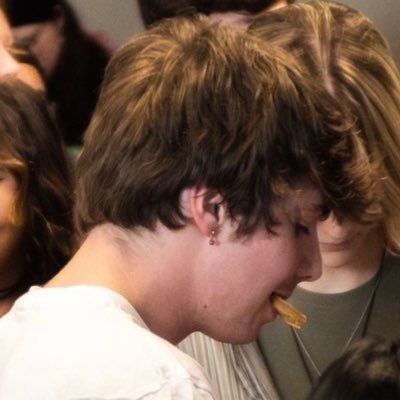 Naomisedits's profile picture. Huge HUGE fan of Karl Jacobs he makes me feel so happy 🫶🏻❤️