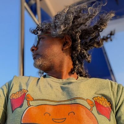 shaari's profile picture. Photojournalist, storyteller, fooder, edible bachelor, cinephile. IG: thinvanaloa  YT: HulheviMedia  OF: shaari 
#ThinvanaLoa #9secondreview #meerukaanaa  🇵🇸