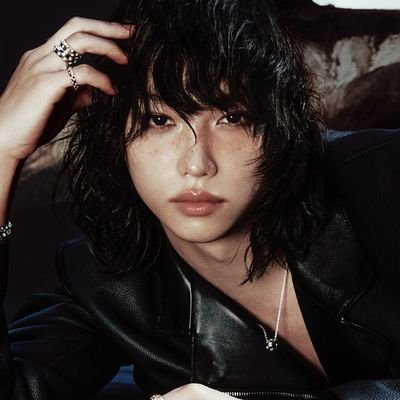 cyathsky's profile picture. ⋆⭒˚.⋆🖤⋆⭒˚.⋆                                                            
                          ⁞ Estou muito cansado do peso da minha cabeça.