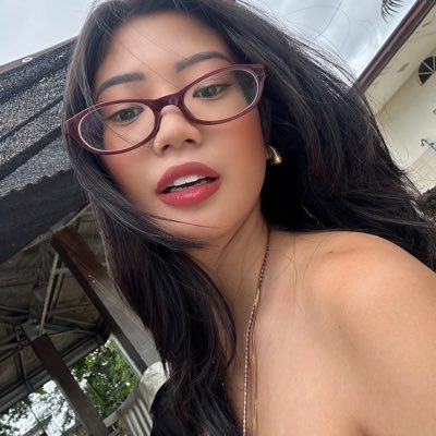 JnnaLcea's profile picture. Back to Black