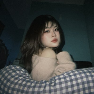 pawmpQueen's profile picture. stop thinking u r ugly. maybe yes, but pls don’t think about it.