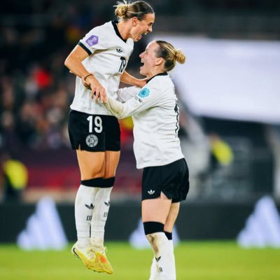 FabrizioMia's profile picture. Professional Nike Triangle hater ✌️ #CFCW JRK truther aprelybyapp- Jas 2024 ⚽️🎶