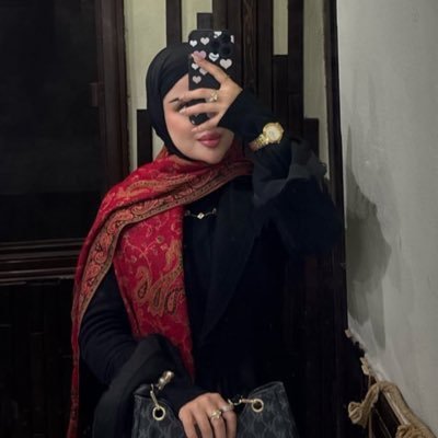 afnanhazem_'s profile picture. 4 Apr 2004  | medical student at HPU 👩🏻‍⚕️