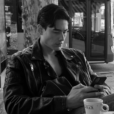 SINNERVILLAGER's profile picture. 𝗖𝗥𝗜𝗠𝗘 𝗦𝗬𝗡𝗗𝗜𝗖𝗔𝗧𝗘 / 𝗠𝗔𝗧𝗨𝗥𝗘 𝗖𝗢𝗡𝗧𝗘𝗡𝗧; Midnight dealings & quiet violence. Cigars, cold whiskey, and the art of keeping secrets.