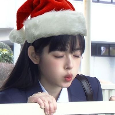 sjaiqnzbxn11's profile picture. 비 내리는 운동장에 홀로 남겨졌던 사랑이었다. 기회가 있다면 유령이 되어서라도 그 애를 안아주고 싶었다. 신 따위 믿지 않는데 그거 하나만은 기도했다. 하린은 과오의 해일에 빙글빙글 휩쓸리는 난파선이었다. 치솟는 파고에 잠겼다. 진심이 울컥 토해졌다.
아인, '러브 체리 카니발' 中