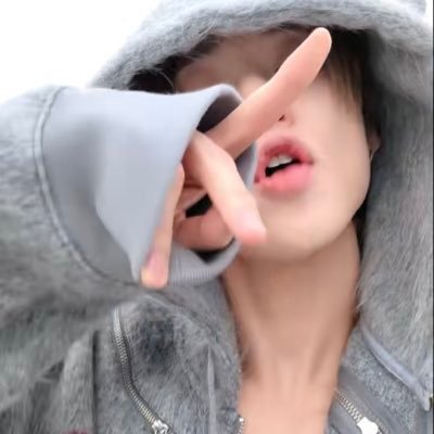 traitortogether's profile picture. 