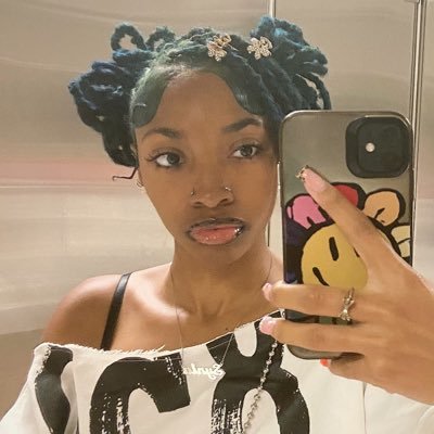 lalonnienii's profile picture. The queen👸🏽 #myworld🫧. ig:@lalonnieni