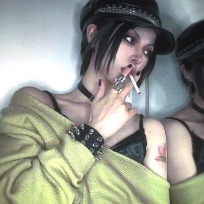 kaka11072400's profile picture. she/her ig: https://t.co/Co9YBqrc07