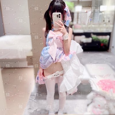 meredkiss's profile picture. 🚪52/88/300/520/不封顶 除口令外不回复任何问题 发完口令留v 口令教程看置顶 过门接卡出原味等(｡･ω･｡)碎碎念@Skyrmiao