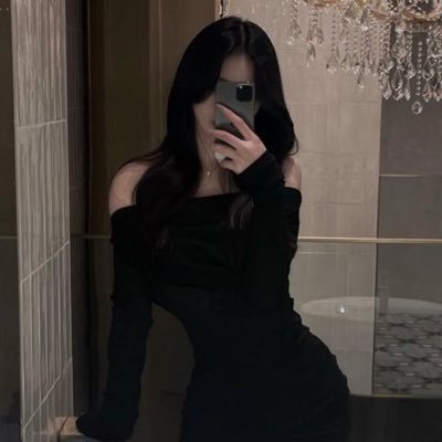 alena_pilenai's profile picture. hi, I’m Alena Pilena I’m mommy I’m pure evil he’s came forever 🖤🍷