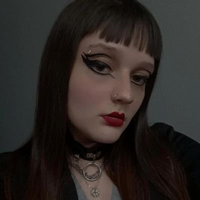 tarotdaeri's profile picture. Tarológa e Umbandista • Tarot e baralho cigano  • +7000 atendimentos • aquariana ♒ • Atendimentos no link abaixo 👇