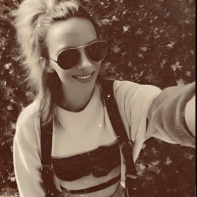 Moni_Swk's profile picture. Mein Einhorn & ich verstehn uns 🦄 Komm zu mir auf die dunkle Seite - ich hab Kaffee ☕️, Kekse 🍪 & Schokolade 🍫  - ⛔️ NO PN ⛔️ DeepTalk: @Moni_Swk_DT 🌙