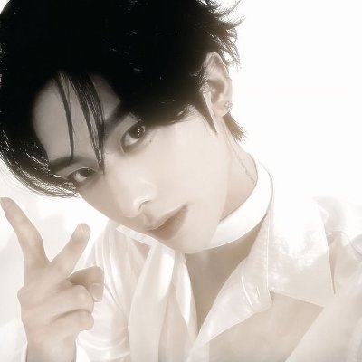 rosesinscar's profile picture. ele/dele & 𝒄𝒐𝒍𝒍𝒆𝒄𝒕𝒐𝒓
priv: @ephemeraeyes