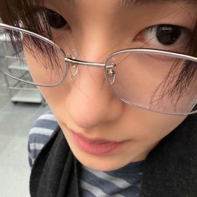 pIaythebeat's profile picture. https://t.co/L1kZBw6WVO https://t.co/X7FJ222K8J . . . 💬  is it ok if i have a crush on martin? nooooooooooooooooo ㅠㅠ