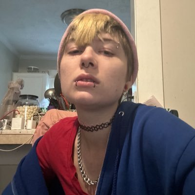 chelsea_deem's profile picture. I’m disable deaf 🧏‍♀️ and can’t speak 🗣️ and I’m single with a little daughter 👧