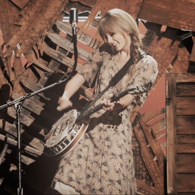 fawngrl_'s profile picture. 🍂 you loved the amber skies so much ‹𝟹 19 • femme lesbian