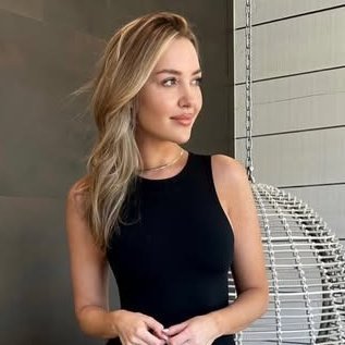 Ananvi666's profile picture. The heart belongs and the foot has a path No noise no quarrel have your own edge stick to the bottom line Love family 🏠 🌹🌹