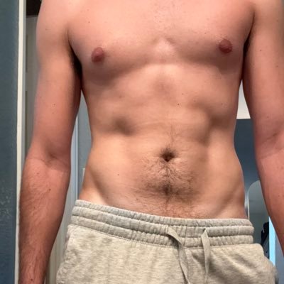 hungcostud's profile picture. here for the local boys 👬