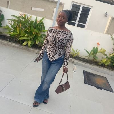 AnjolaoluwaDai1's profile picture. I don't know what lies around the bend, but I'm going to believe that the best does.