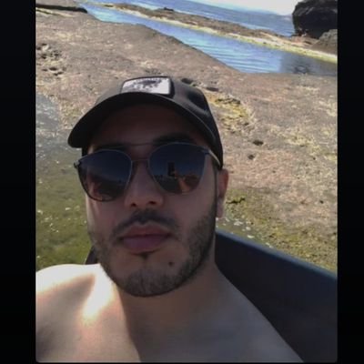 kolpasadik's profile picture. sifir ciddiyet, küfür, kemalist, besiktas, cem karaca, kaliteli yalnizlik, kirmizi tuborg