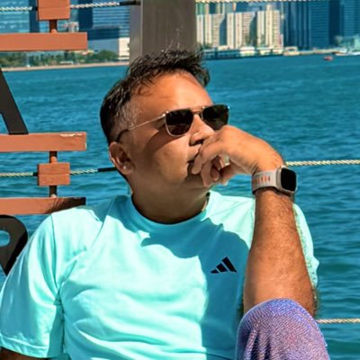 zafarbhuttox's profile picture. MrBatoota
Chasing sunsets in small steps, surfing global waves with a laptop tide.