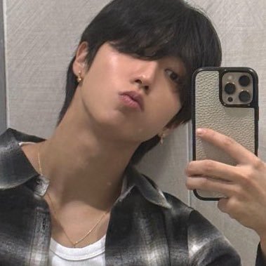 cb97racha_skz's profile picture. i treat han like the god he is