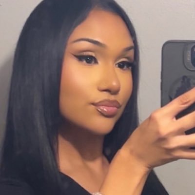 queenaleezy's profile picture. barb. 🎀 @ralph_brandon🧸