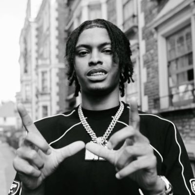 Chxms7R's profile picture. @7venRobi