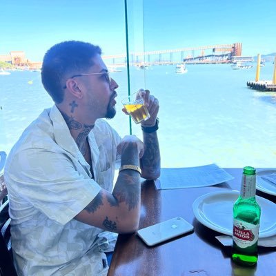 Gabjacob22's profile picture. Feio, duro e a pé