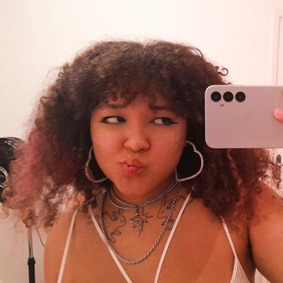 myririca's profile picture. megalomaníaca, faladeira e amostrada (ela/dela)