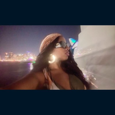 sarcastic_soul_'s profile picture. Just A Lover… 🌹 Owner of: @BerrySweetBouqu 💐🍓🍫