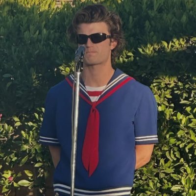 buzzcrf's profile picture. ⠀drew starkey.