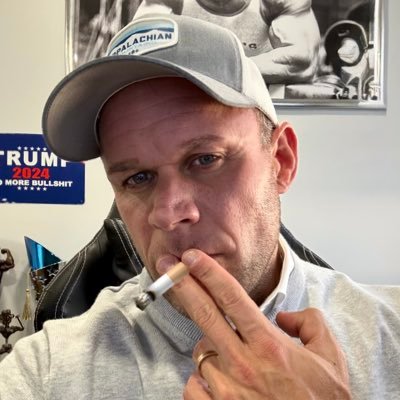 Str8Dsl's profile picture. 🦸‍♂️America’s Coach, married Dad of 3 who specializes in great outcomes. We routinely turn Good into Great for a living at Flex Level Fitness #walkingmiracle