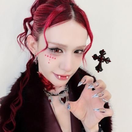 vampmuti's profile picture. who is this irresistible creature who has an insatiable love for the dead?