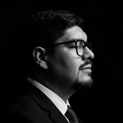 SicxfredoToledo's profile picture. . . aquí ando viendo 👀 ' '_)