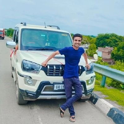 _sunny_pandit's profile picture. नशे में जिंदगानी है रगो में भी रवानी है,
बड़ी पागल दीवानी है जवानी तो जवानी है...🥃🚬