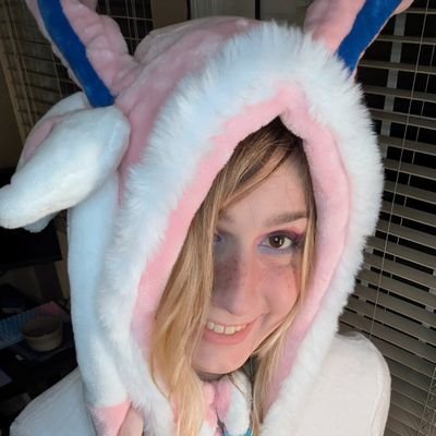 aly_isalright's profile picture. im alright at melee | she/her | oomfs only @she_posts_okay 👉👈