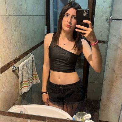 valenbonaduce's profile picture. 🦋