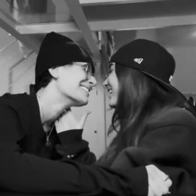 rromantiica's profile picture. 