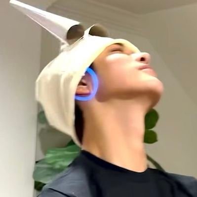 teenytis's profile picture. how do i make this about juhoon