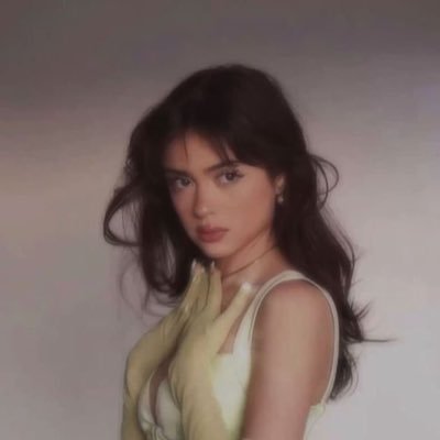 ariscardigan's profile picture. • #stantwt | minor • n1 fake smile stan & yail • she/her | tv shows | media