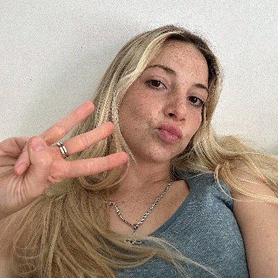 Cla1re_SZ's profile picture. Yes, I have one of those pages, don't judge
follow along and check it out 
⬇️⬇️